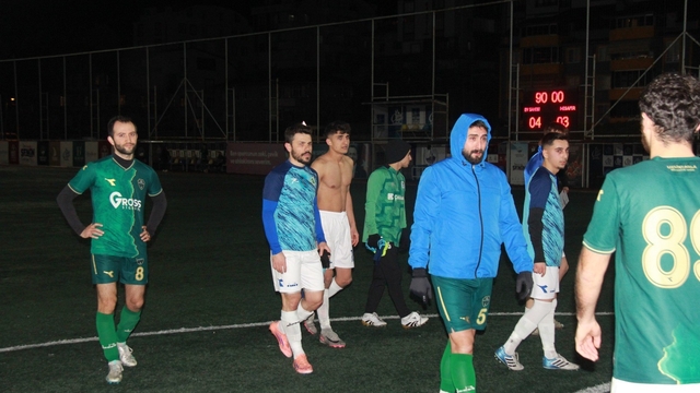 Maç sonucunu etkilediği iddiasıyla soruşturulan 4 takım için geri sayım başladı
Kaptan Müslüm Altın, sözlü savunma yapacak
Amatör Futbol Disiplin Kurulu kaptanı dinleyecek