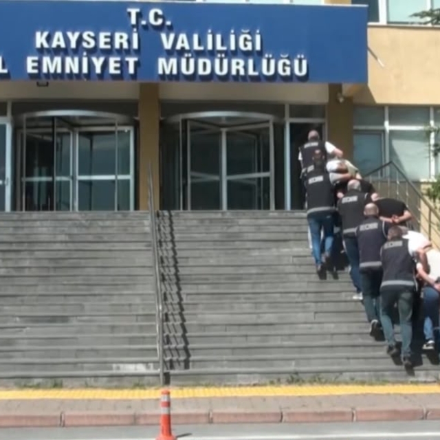 Kayseri merkezli 6 ilde 'ehliyet sınavında' usulsüzlük soruşturması; 15 tut...