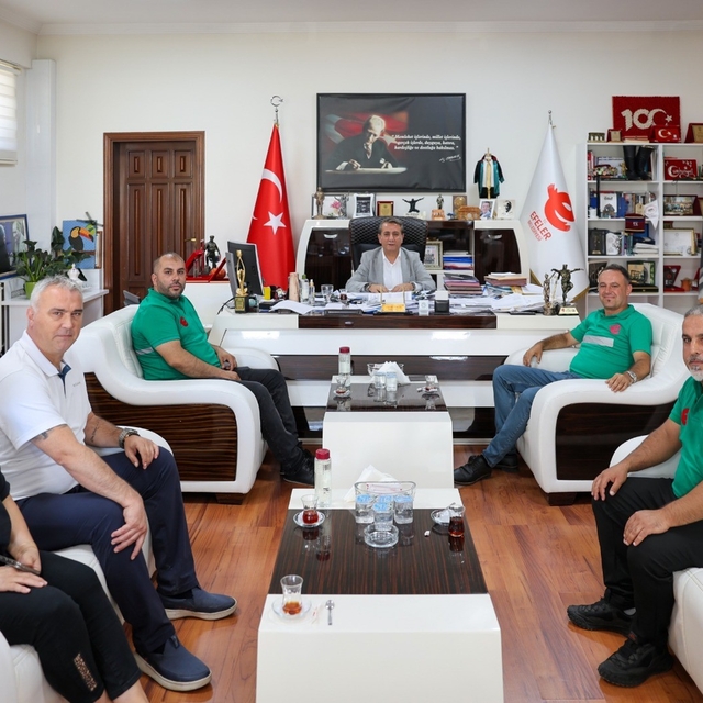 Efeler'de hayat kurtaran belediye personeline anlamlı ödül
