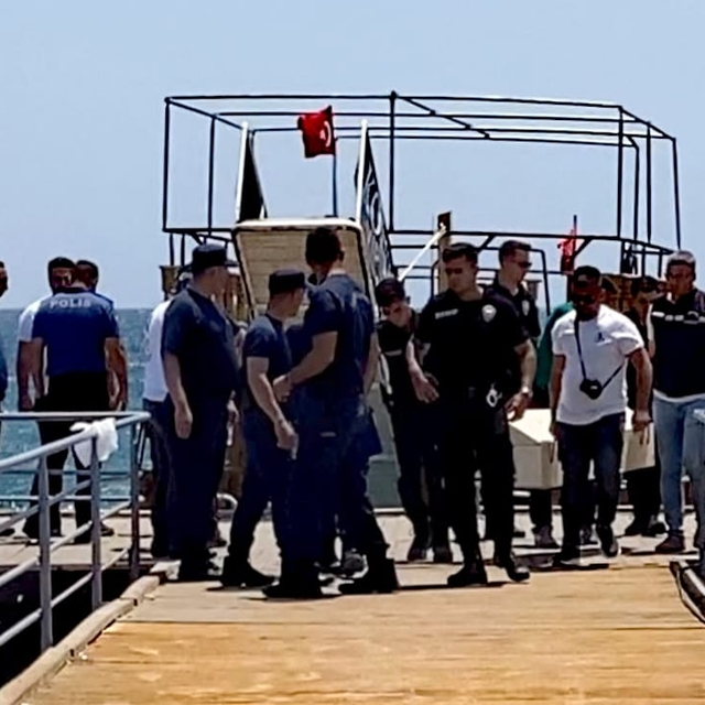 Mersin'de denizde erkek cesedi bulundu