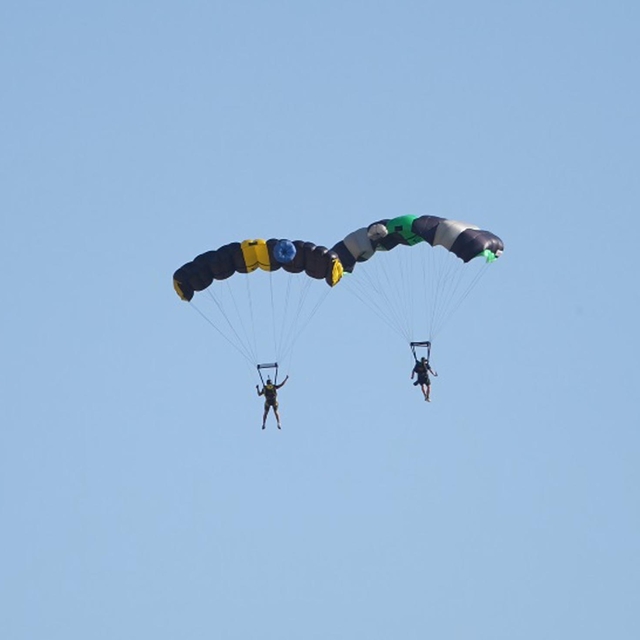 Erzincan'da sporcuların wingsuit e base jump atlayışı nefes kesti
