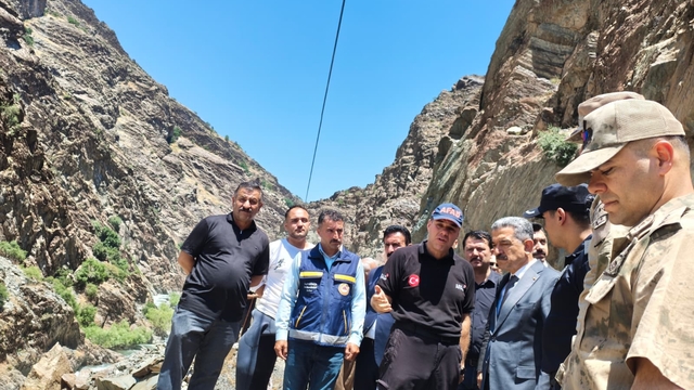 Girdiği çayda kaybolan Erkan'ı arama çalışmaları ikinci gününde (2)