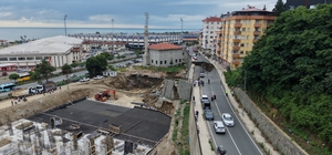 Rize'de yurt inşaatının kazısında istinat duvarı ve yol çöktü: 3 bina tahli...