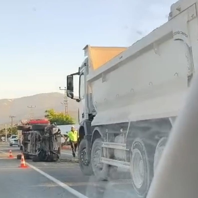 Muş'ta İl Özel İdaresi'ne ait araç takla attı: 1 yaralı