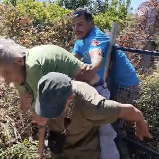 Kendini yakmak isteyen yaşlı kadın makilik alanı ateşe verdi
Alevlerin aras...