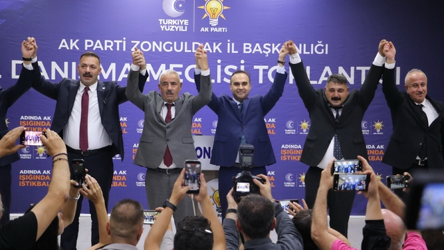 CHP'den istifa eden iki meclis üyesi AK Parti'ye geçti, rozetleri Bakan Kacır taktı
Bakan Kacır: "Siyasi bağımsızlığın yolu teknolojik bağımsızlıktan geçer"