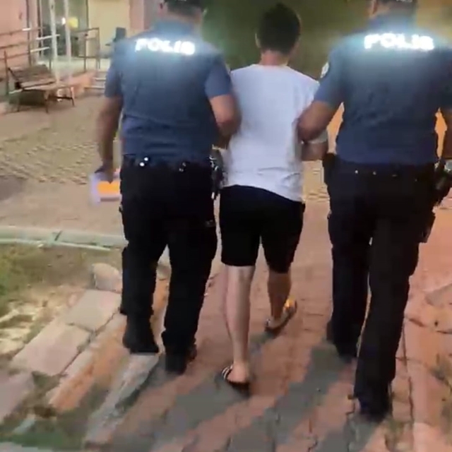 İzmir'de 27 yıl 2 ay hapisle hükümlü yakalandı