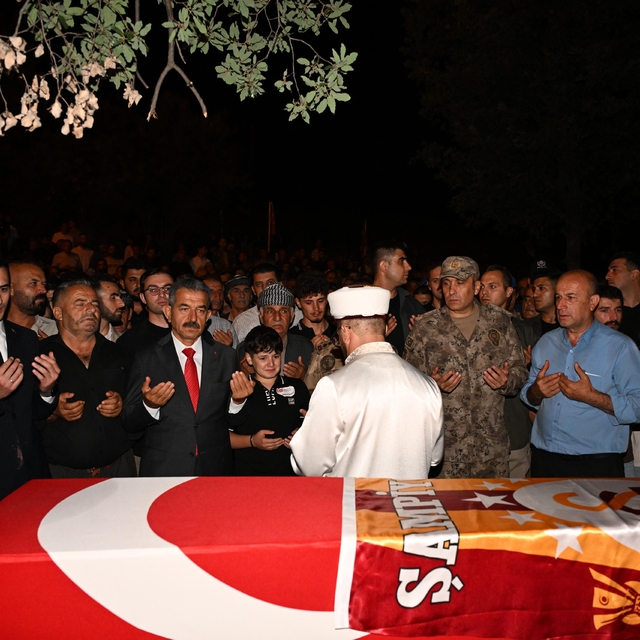 Halı saha maçında kalp krizi geçiren uzman çavuş hayatını kaybetti (2)
