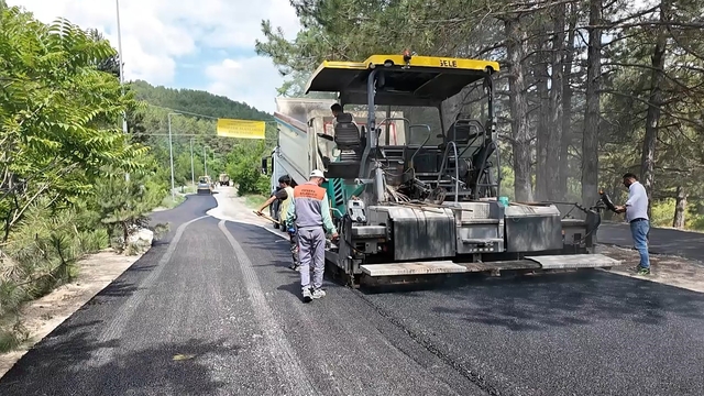 Gölcük Tabiat Parkı ile Dere Mahallesi arasındaki yol asfaltlanıyor