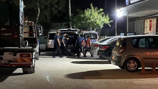 Okul inşaatından 500 bin TL değerinde malzeme çalan 2 şüpheli yakalandı
Şüphelilerin abla kardeş olduğu ortaya çıktı
Aynı inşaatta bir hafta önce de hırsızlık yapmışlar