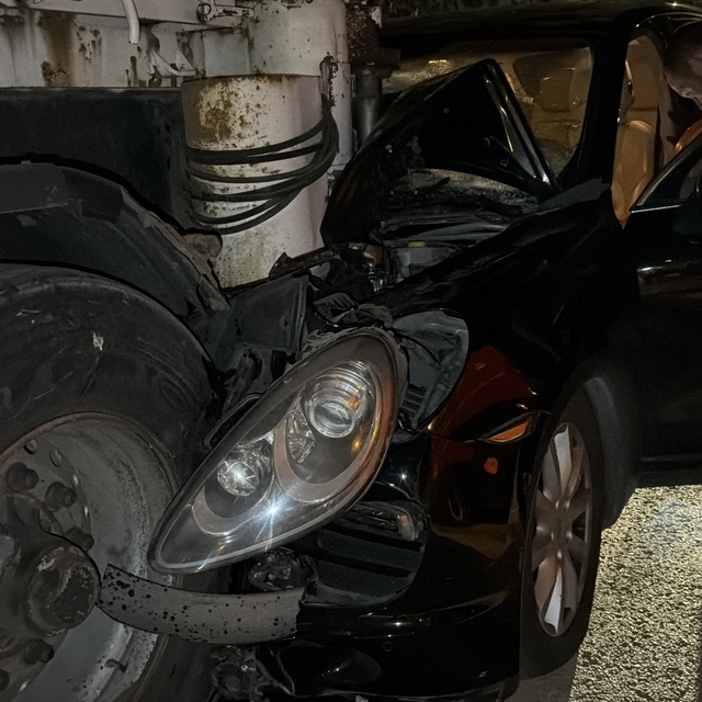 Bolu'da lüks SUV park halindeki tıra çarptı: 1 yaralı