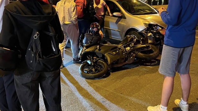 Lüleburgaz'da otomobil ile motosiklet çarpıştı, taraflar arasında gerginlik yaşandı