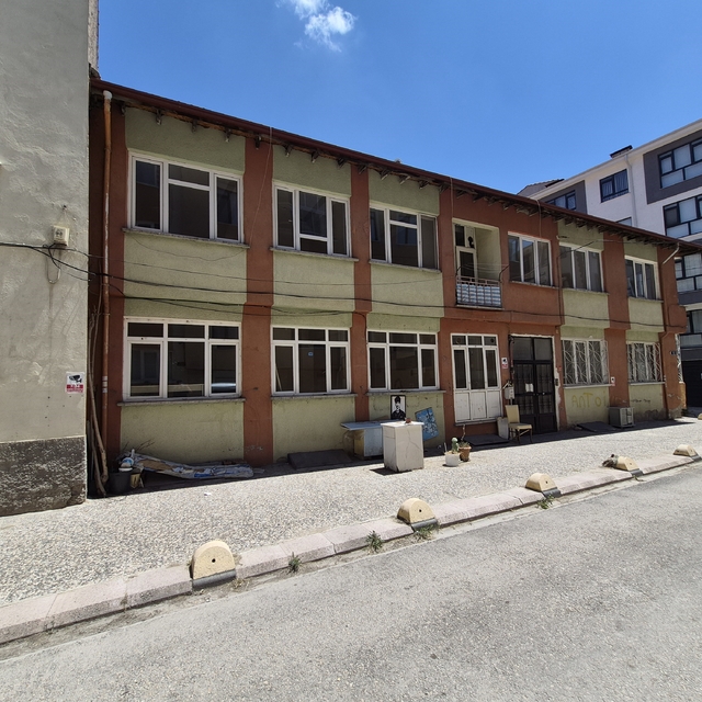 Bulunduğu sokağa renk katan 'Sevgililer ve Aşıklar Parkı' artık yok
Memduh...