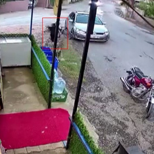 Çocuğun 3 metrelik kuyuya düştüğü korku dolu anlar kamerada