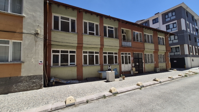 Bulunduğu sokağa renk katan 'Sevgililer ve Aşıklar Parkı' artık yok
Memduh amcanın evi kentsel dönüşüme girdi, eşi için elleriyle yaptığı park yerinden kaldırıldı