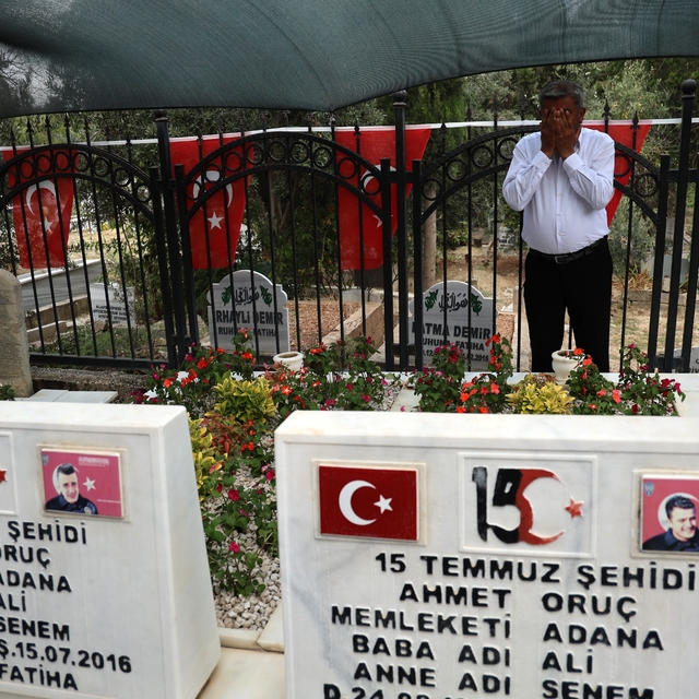 İkiz şehitlerin babası: "Allah bizi vatansız, yurtsuz bırakmasın"
Şehit iki...