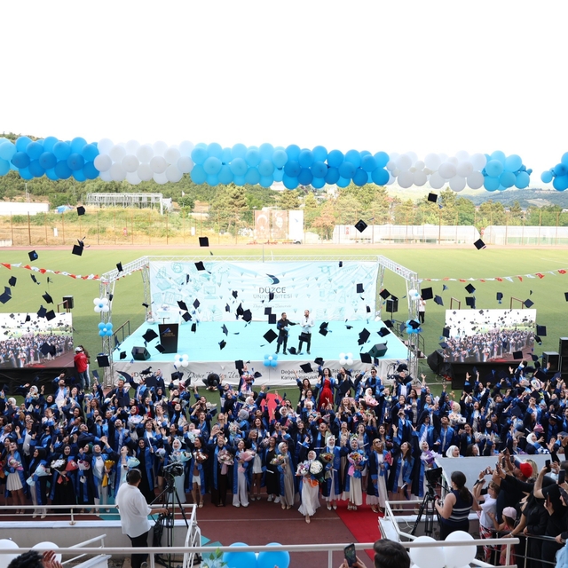 Düzce Üniversitesi mezuniyet törenleri sona erdi