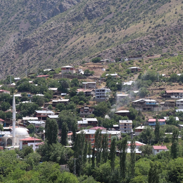2 yıl önce sel afetini yaşayan mahalleli, taşkın koruma çalışmalarının tama...