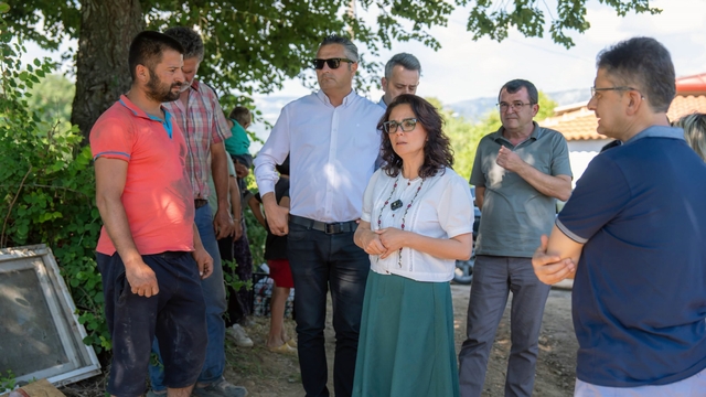 Başkan Köksal Aras yangında evleri zarar gören aileyi ziyaret etti