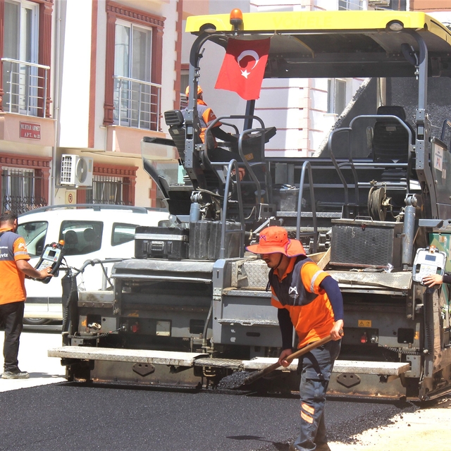 Mersin'de iki önemli güzergahta asfalt çalışması