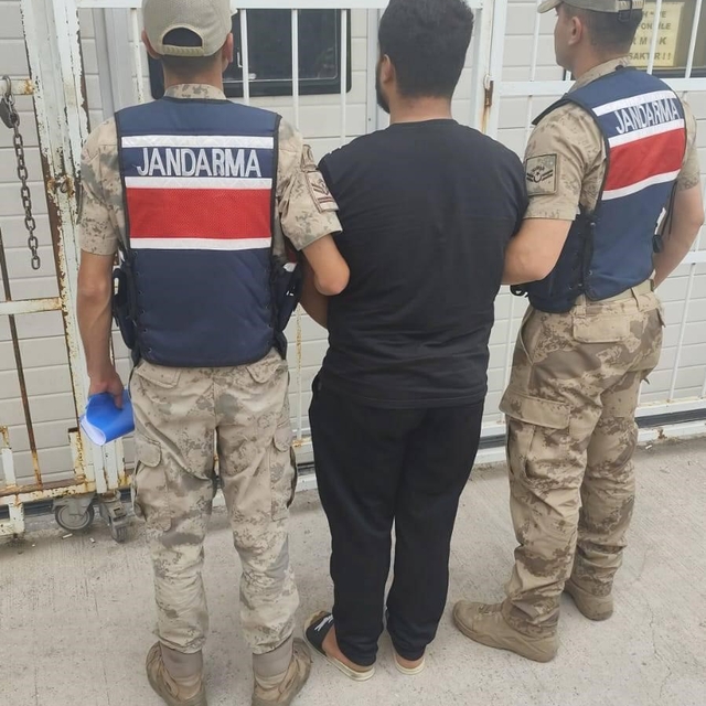 Hırsızlık suçundan aranan şahıs yakalandı