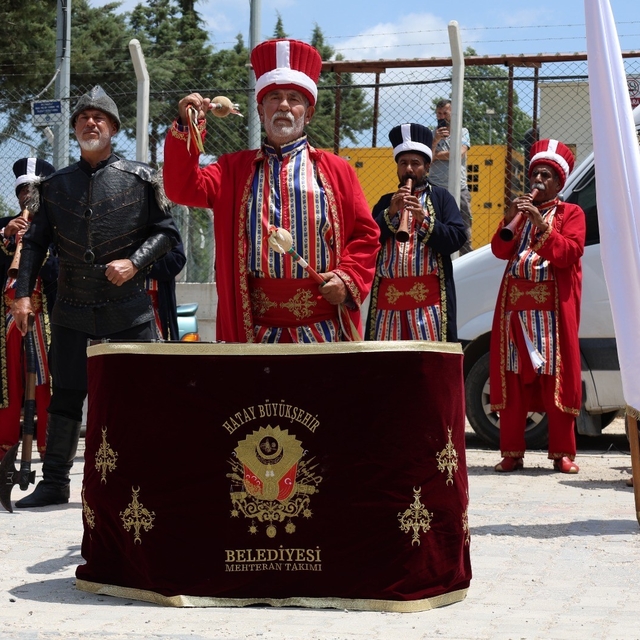 HBB Mehteranı, "Ecdadın İzinde" programıyla Yayladağı'nda vatandaşlarla bul...