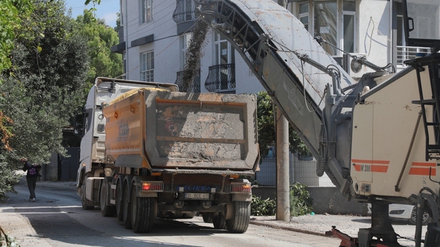 HBB, Antakya ve Defne'de yol çalışmalarını sürdürüyor