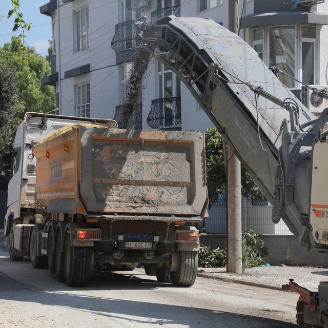 HBB, Antakya ve Defne'de yol çalışmalarını sürdürüyor