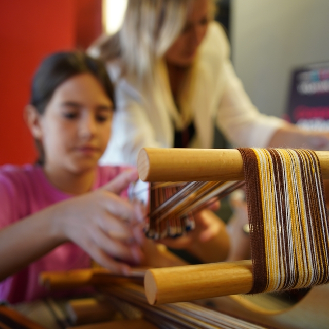 Modern yaşamın stresine geleneksel terapi: Çarpana ve kilim dokuma
Dokuma a...