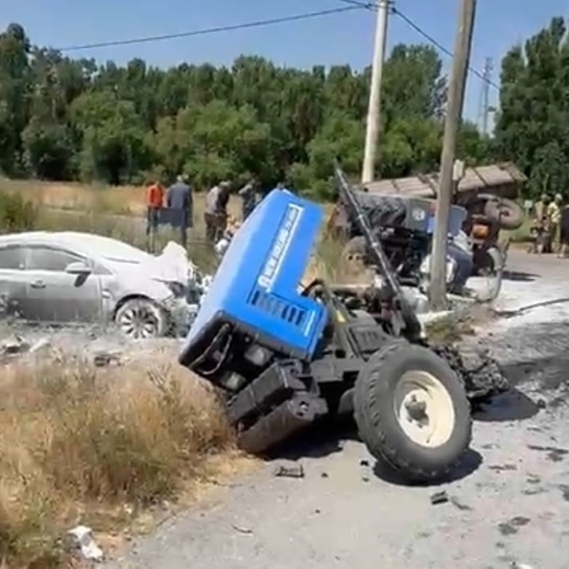 Hasköy'de traktör ile otomobil çarpıştı: 3 yaralı