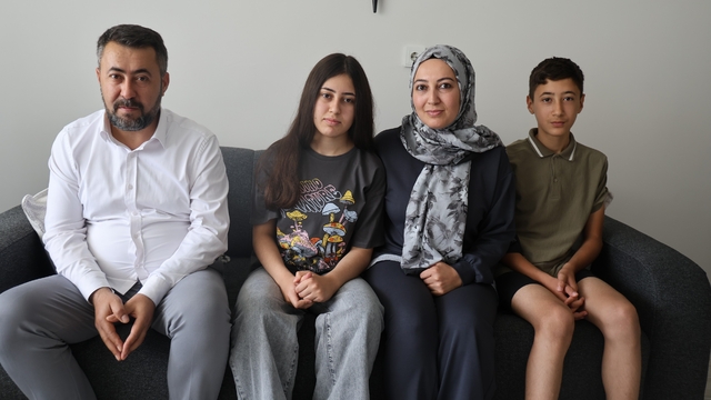 Dershane yok, özel ders yok, LGS'de zirveye çıktı
Kırşehir'de tam puan alan tek öğrenci sırrı açıkladı
Buğlem Yılmaz: "telefon, tablet ve sosyal medyadan uzak durmalarını tavsiye ediyorum"