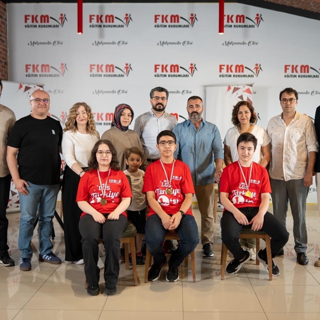 Aynı okuldan 3 Türkiye birincisi çıktı