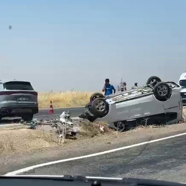 Diyarbakır'da iki otomobil çarpıştı: 9 yaralı