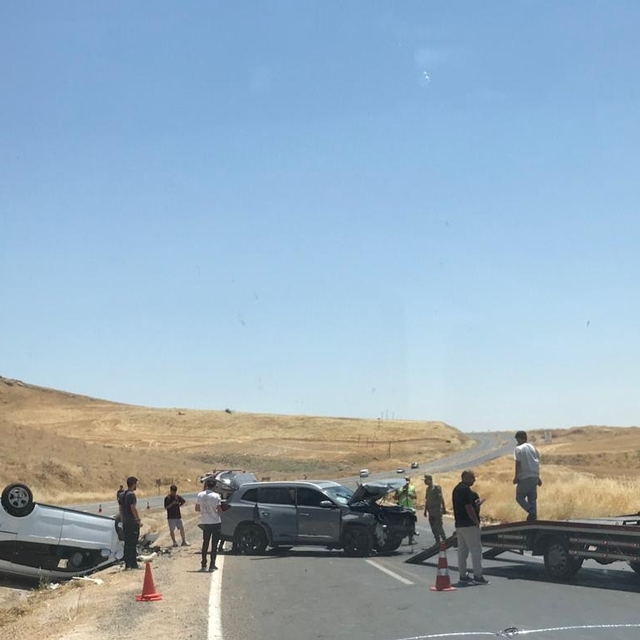 Cip ile hafif ticari araç çarpıştı; 1'i ağır, 9 yaralı