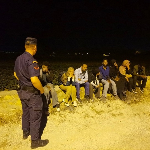 İzmir'de 36 düzensiz göçmen yakalandı