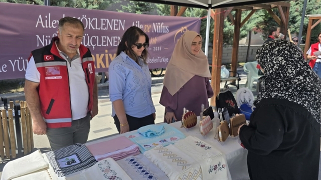 Bayburt'ta şehit ve gazi ailelerinin el emeği ürünleri sergilendi