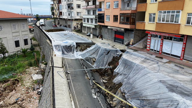 Rize'de çöken yolda önlem
