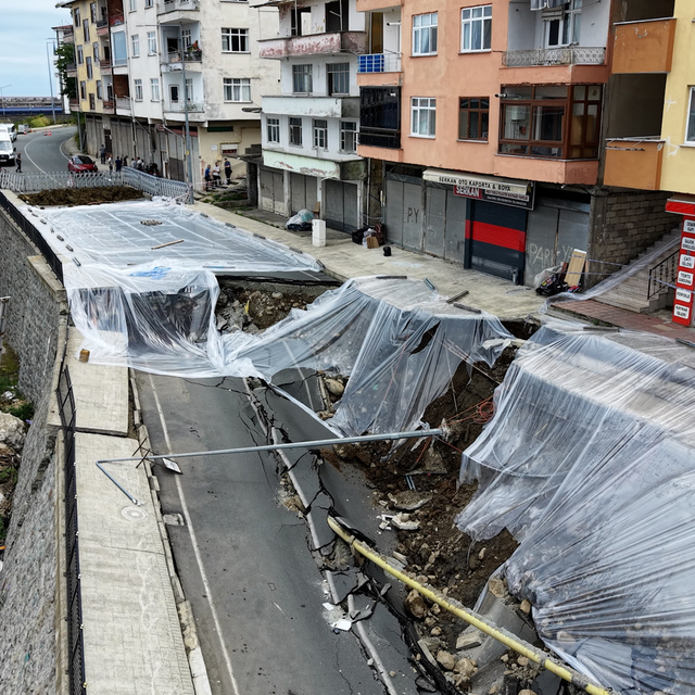 Rize'de çöken yolda önlem