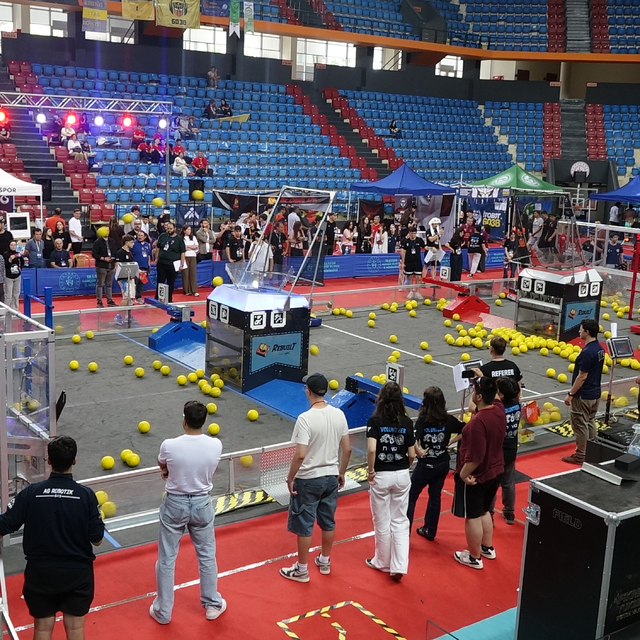 Lise öğrencilerinin 'uluslararası robotik yarışma' heyecanı