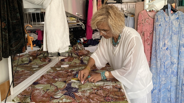 Kişiye özel kıyafetlere ilgi arttı
Terzi Nuran Özcan:
"Mesleğin en zor yanı müşterinin ne istediğini bilmemesi"