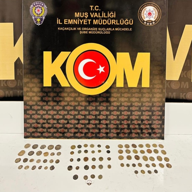 Muş'ta tarihi eser operasyonu: 86 parça tarihi obje ele geçirildi