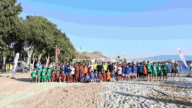 Bodrum'da 1. Günbatımı Çocuk Plaj Futbol Şenliği başladı
