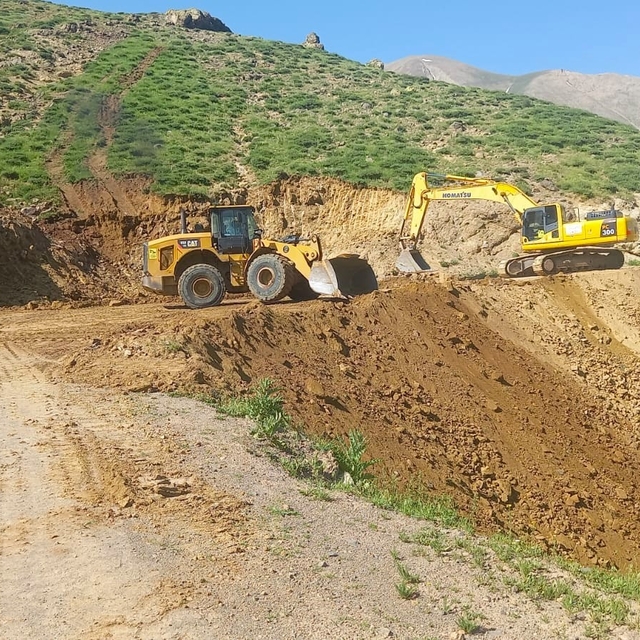 Ağrı'da köy yollarında bakım ve altyapı çalışmaları sürüyor