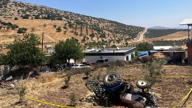 Devrilen traktörün sürücüsü öldü