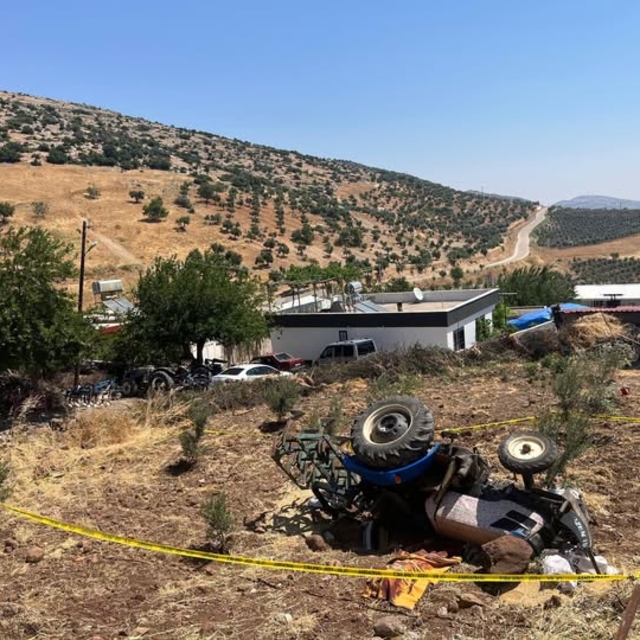 Devrilen traktörün sürücüsü öldü