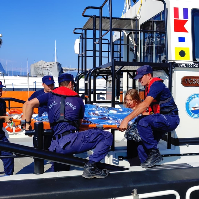 Fethiye'de gezi teknelerinde yaralanan iki vatandaşa tıbbi tahliye