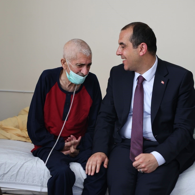Vali Taşolar'dan, Tuzluca Şehit ve Gazi Aileleri Derneği Başkanı Türkan'a g...
