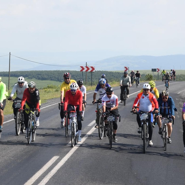 Ardahan'da Bisiklet Festivali'nde bin kişi pedal çevirdi