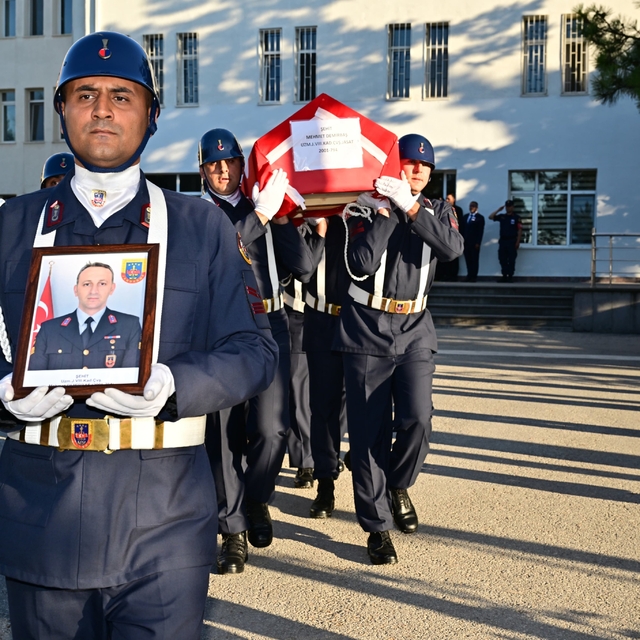 Eskişehir'de uzman çavuş, olaya müdahale sırasında şehit oldu (3)