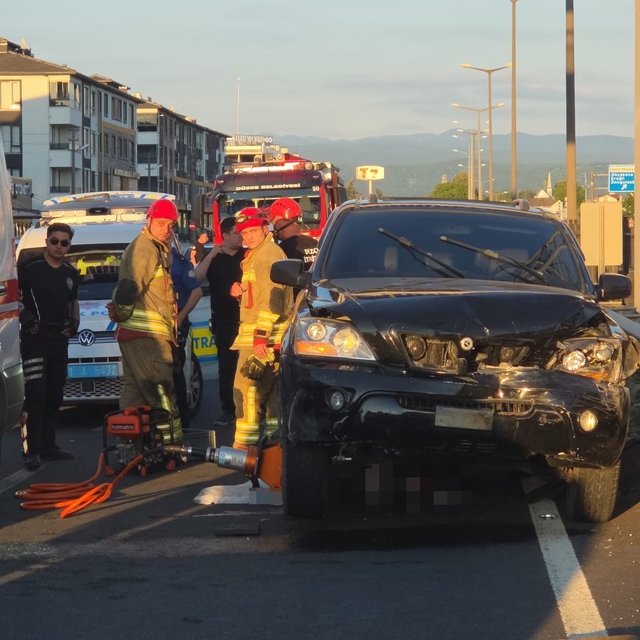 Düzce'de zincirleme kaza: 1 ölü, 1 yaralı